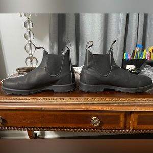 Blundstone Black Leather Chelsea Boots - size 12 US